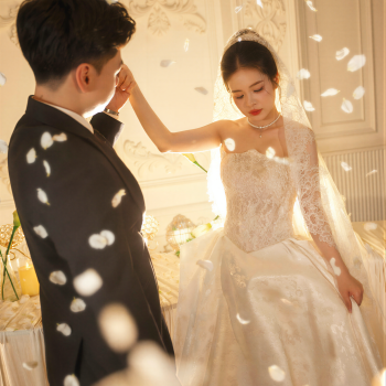 Album anh cuoi nam tay qua mua hanh phuc