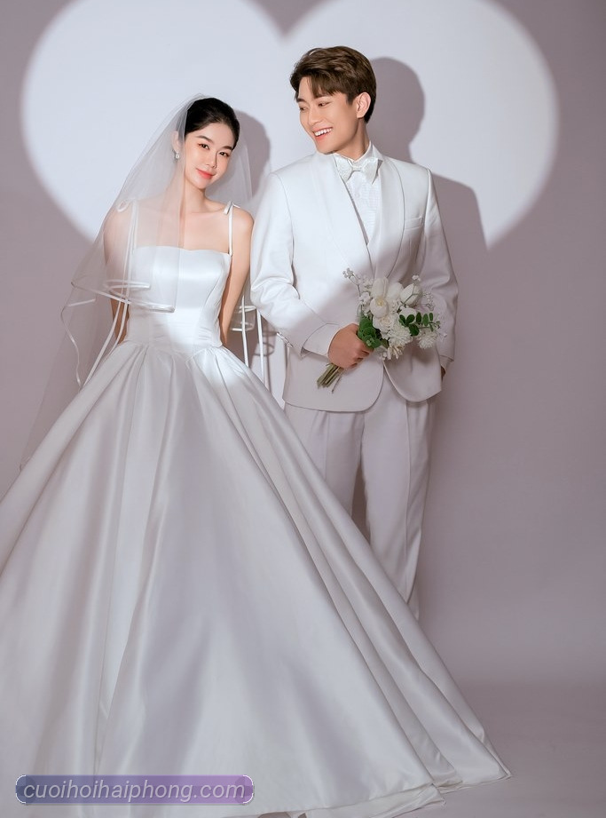 Chup anh cuoi tai ngo quyen